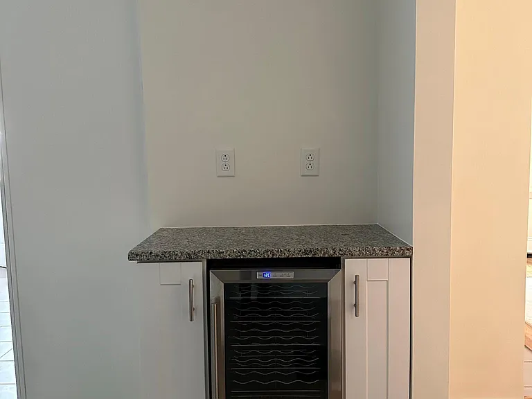 217 Washington Ave — Photo 10