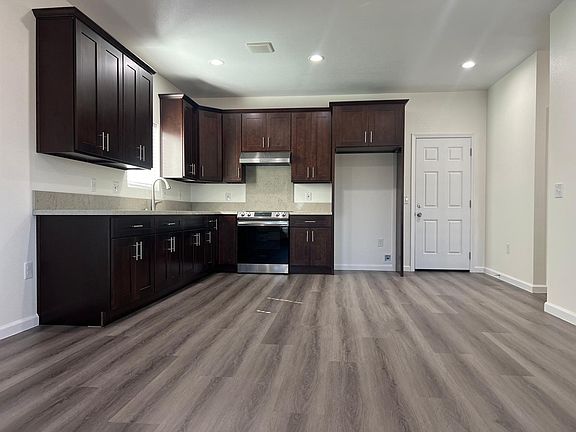 5th image of 1586 Oak Hill Dr