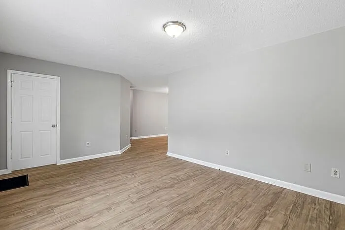1811 Cody Ave — Photo 5