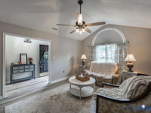4th image of 4417 Woodstream Dr