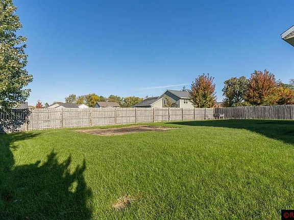 3rd image of 204 Grovebrook Cir