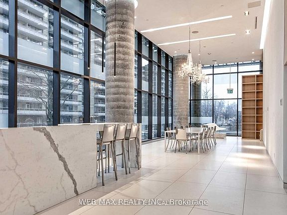 5th image of 185 Roehampton Ave #1611
