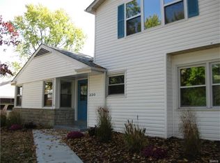 220 Woodridge Rd, Saint Louis, MO 63122