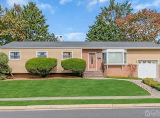 13 Eardley Rd, Edison, NJ 08817