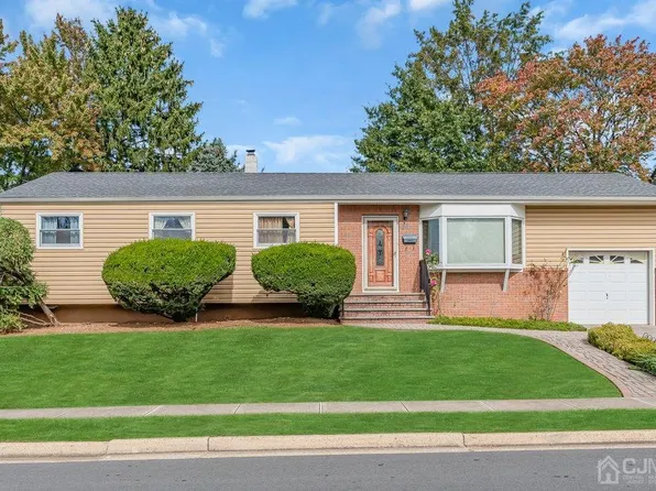 13 Eardley Rd, Edison, NJ 08817