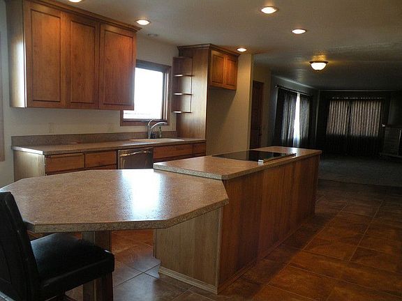 5th image of 612 E Amende Dr