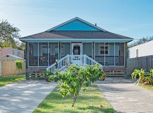 221 S 5th St, Rockport, TX 78382