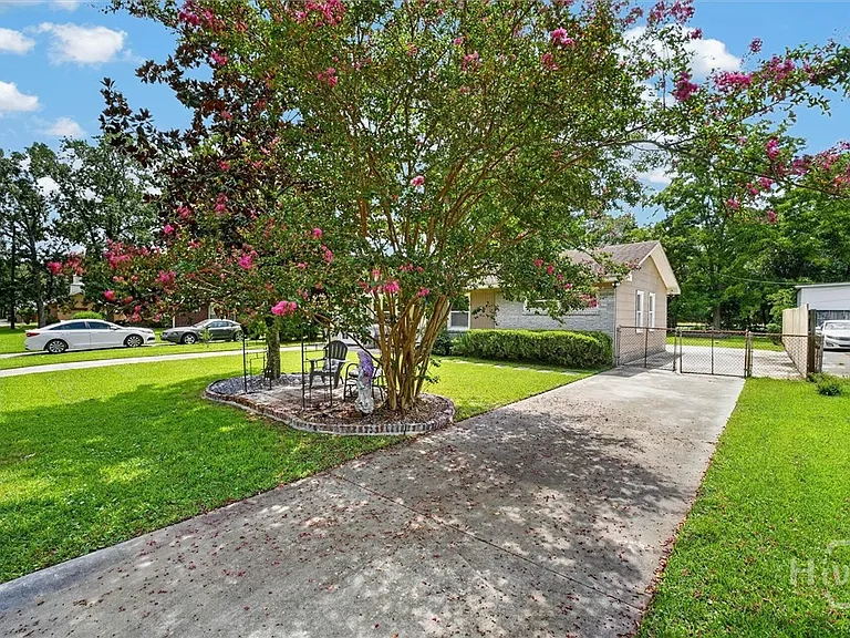 113 Gordon St — Photo 3