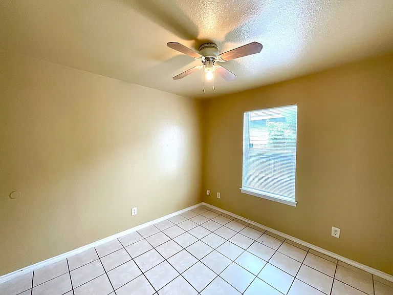 422 Amires Pl — Photo 16