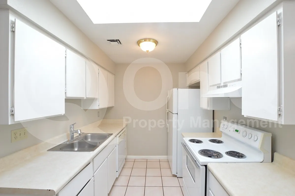 2 bed, 2.0 bath, 803 sqft, $1,449 — Photo 3