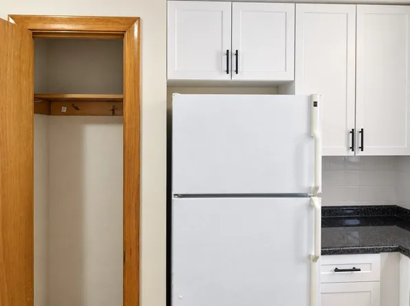 81 Trapelo Rd APT 58, Waltham, MA 02452