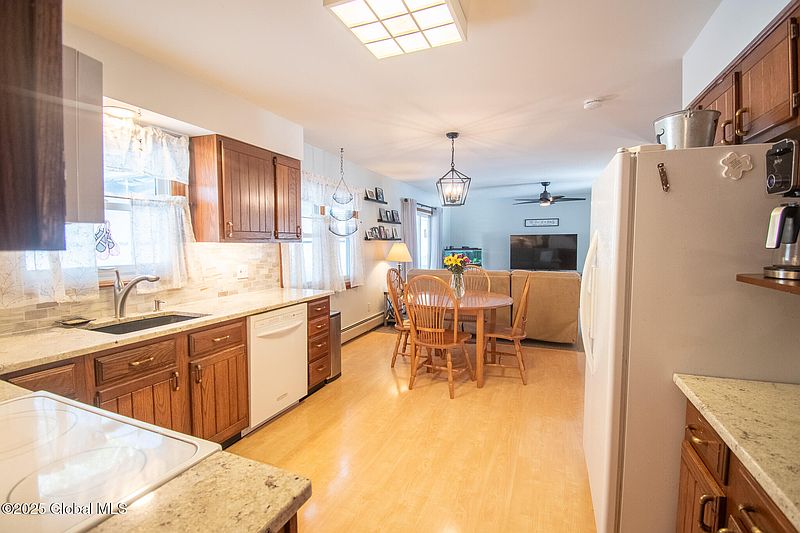 5th image of 39 Robinson Hollow Way