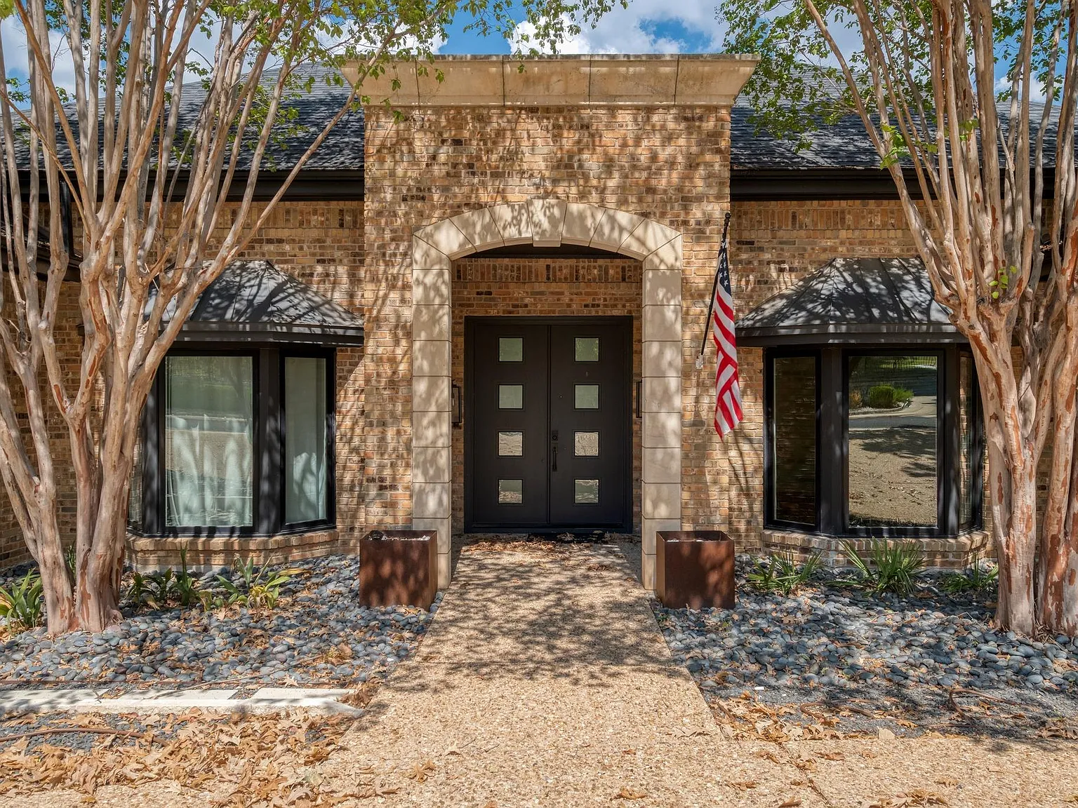 3 bed, 3.0 bath, 2625 sqft, $7,995 — Photo 4