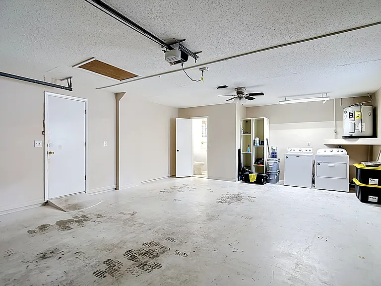 3255 Amherst Ave — Photo 48