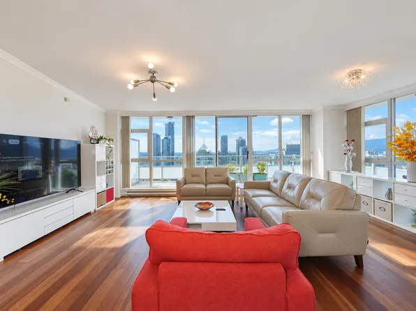 4400 Buchanan St #2701, Burnaby, BC V5C 0E3
