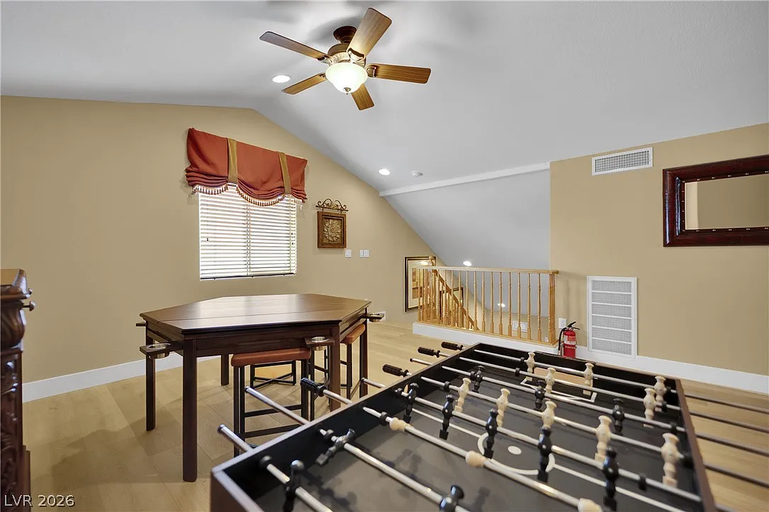 5 bed, 3.5 bath, 2858 sqft, $4,500 — Photo 1