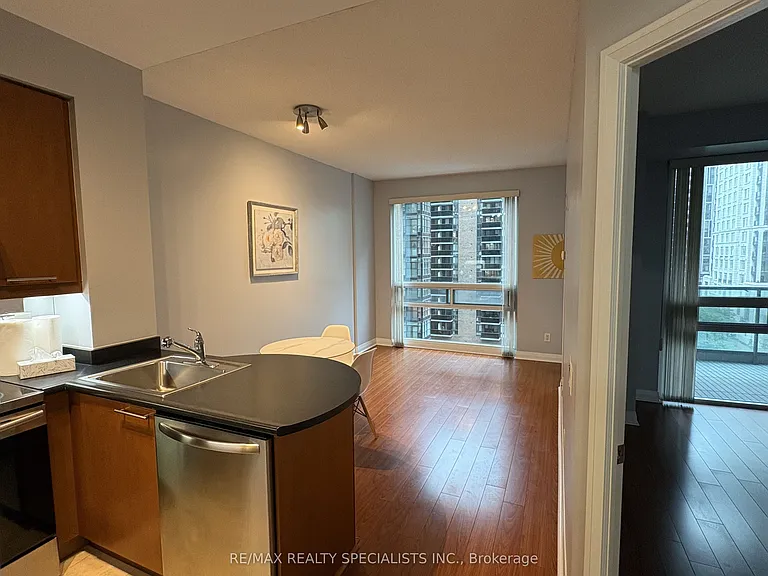 1121 Bay St #703 — Photo 6