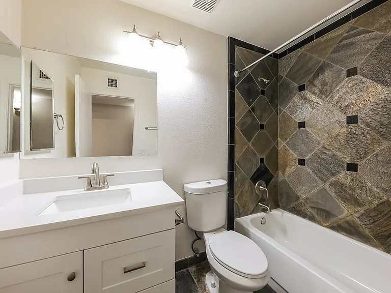 8810 W Grovers Ave — Photo 14
