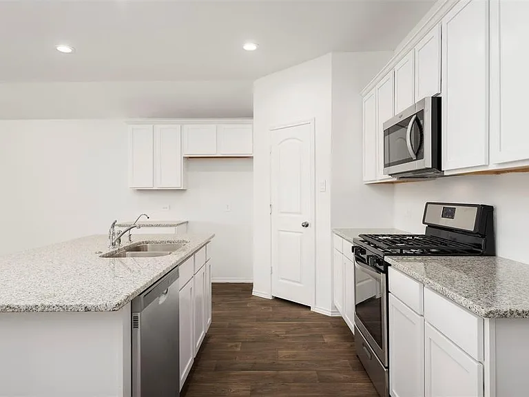 20352 Tembec Dr — Photo 4