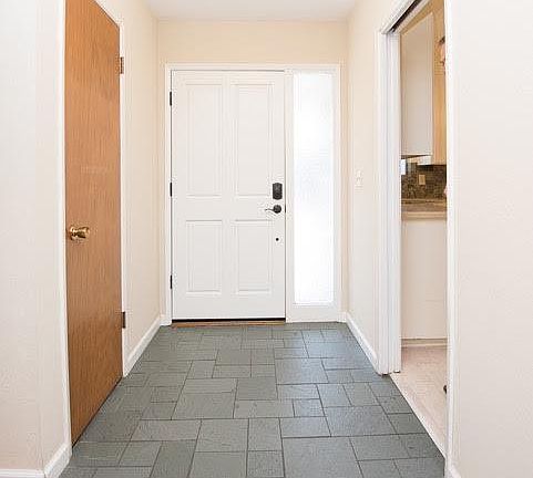 2nd image of 980 Club House Dr