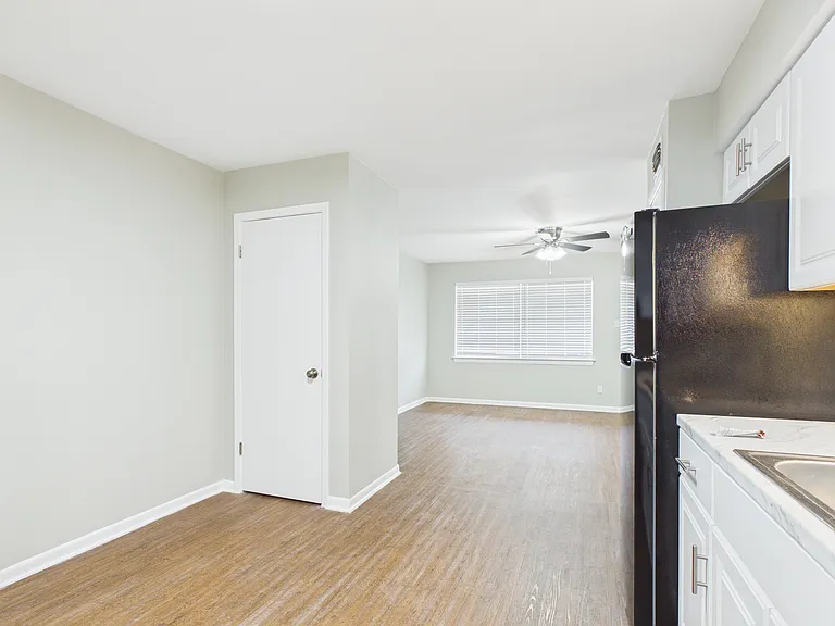 Oxford Pointe Apartments — Photo 6