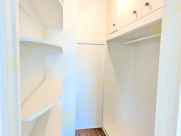 969 N Doheny Dr #1/2 — Photo 14