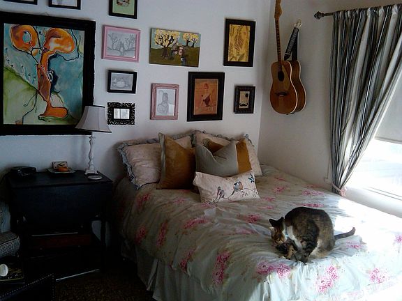 Nice natural light for a cozy studio! This is one of two windows into the space.