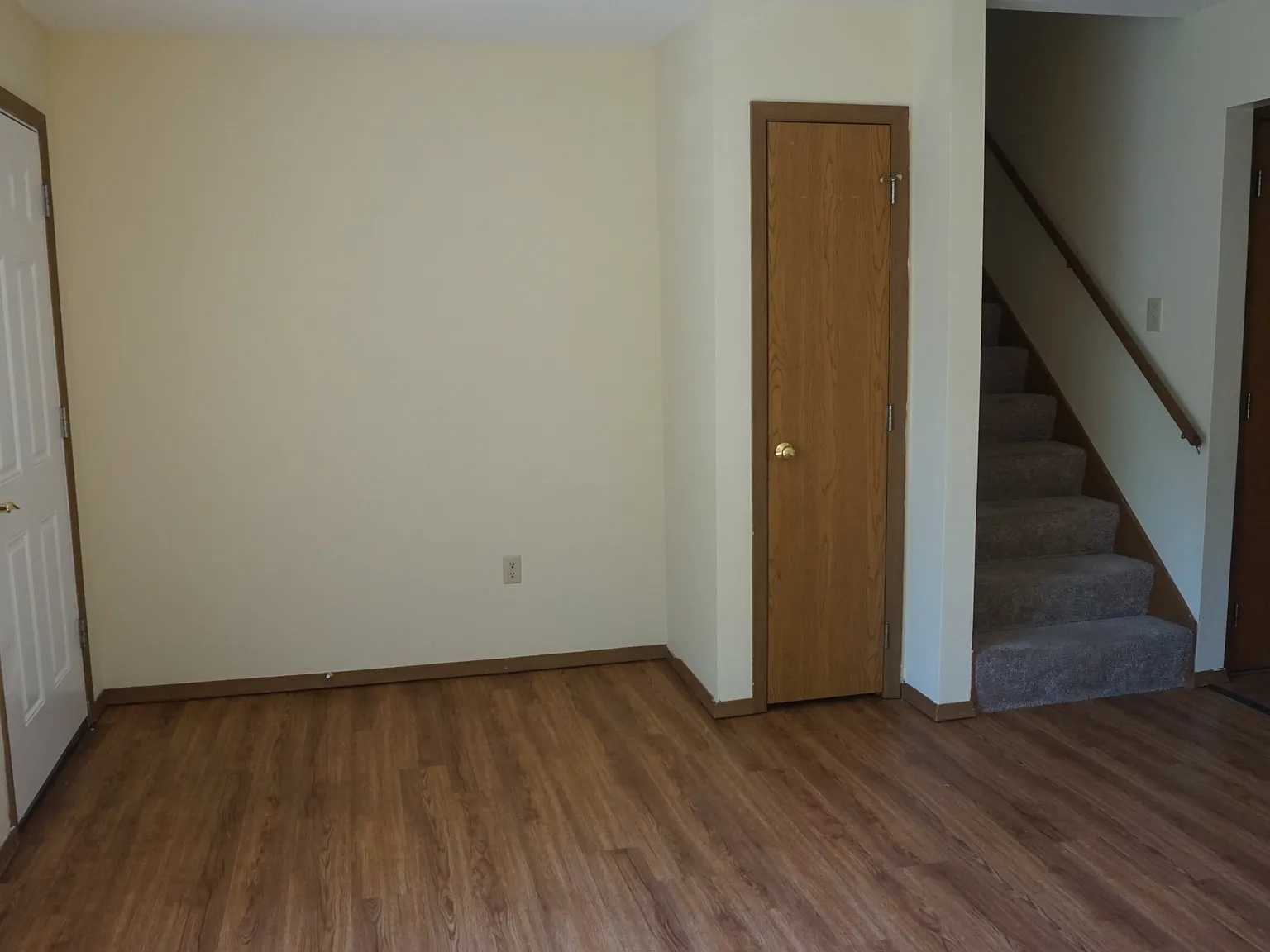 3 bed, 912 sqft, $1,800 — Photo 2