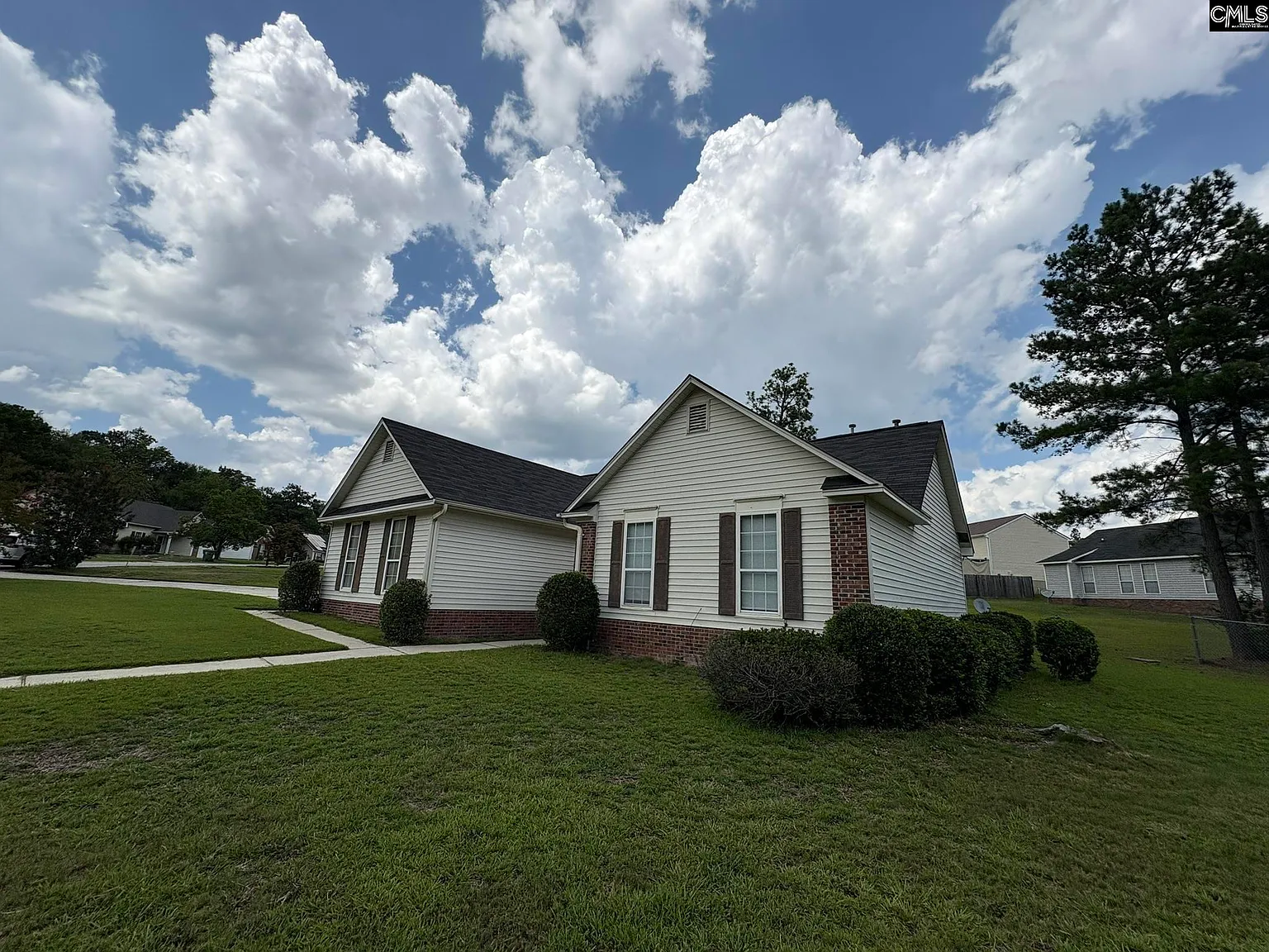 3 bed, 1342 sqft, $1,595 — Photo 2
