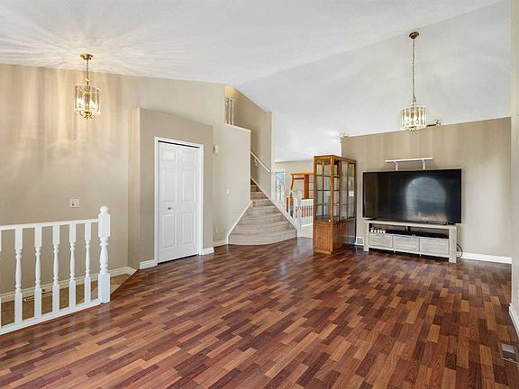 3rd image of 103 Riverside Way SE