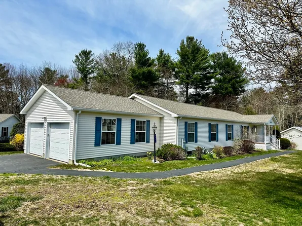 5901 Oak Point Dr, Middleboro, MA 02346