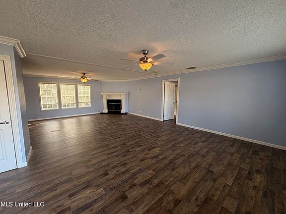 2nd image of 1609 Whitewood Dr