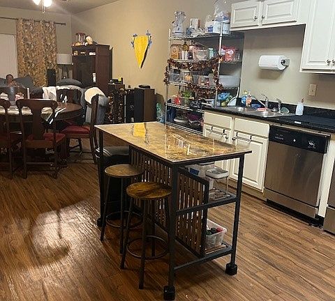 2nd image of 1418 University Blvd #4