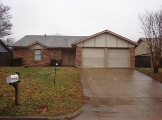 7601 Lisa Ct, Fort Worth, TX 76112
