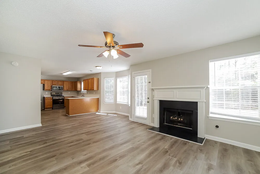 4 bed, 2.5 bath, 2000 sqft, $2,110 — Photo 4