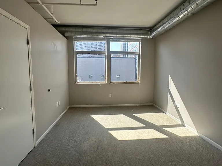 133 E 7th St — Photo 50