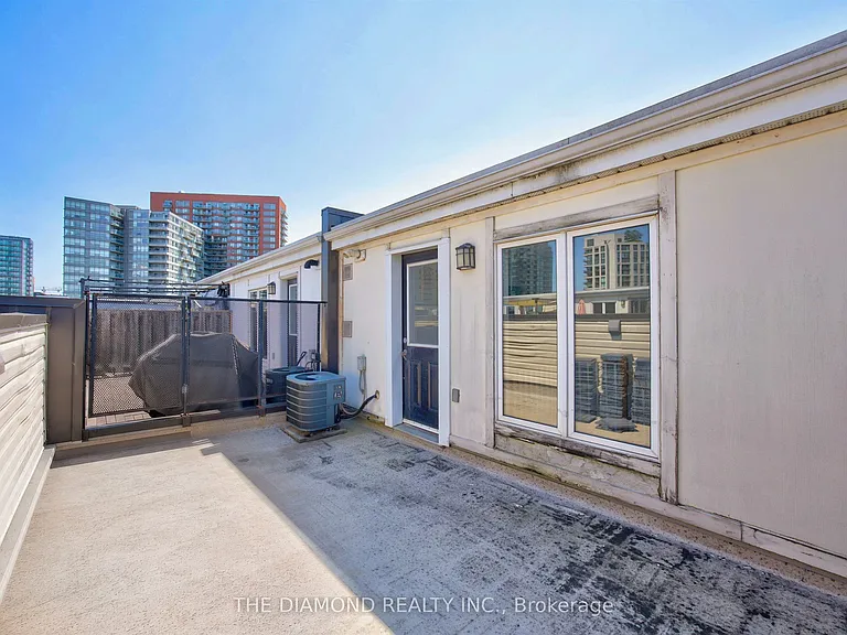 16 Laidlaw St #912 — Photo 24