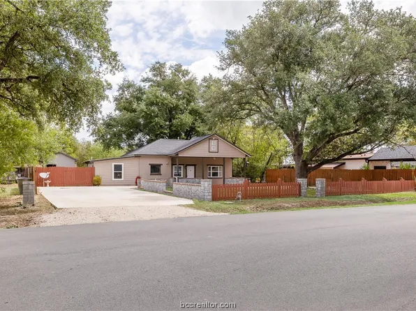 2305 Bomber Dr, Bryan, TX 77801