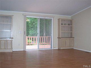 3rd image of 121 Greyfield Dr