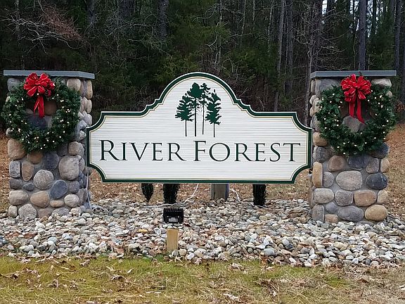 2nd image of River Forest Dr