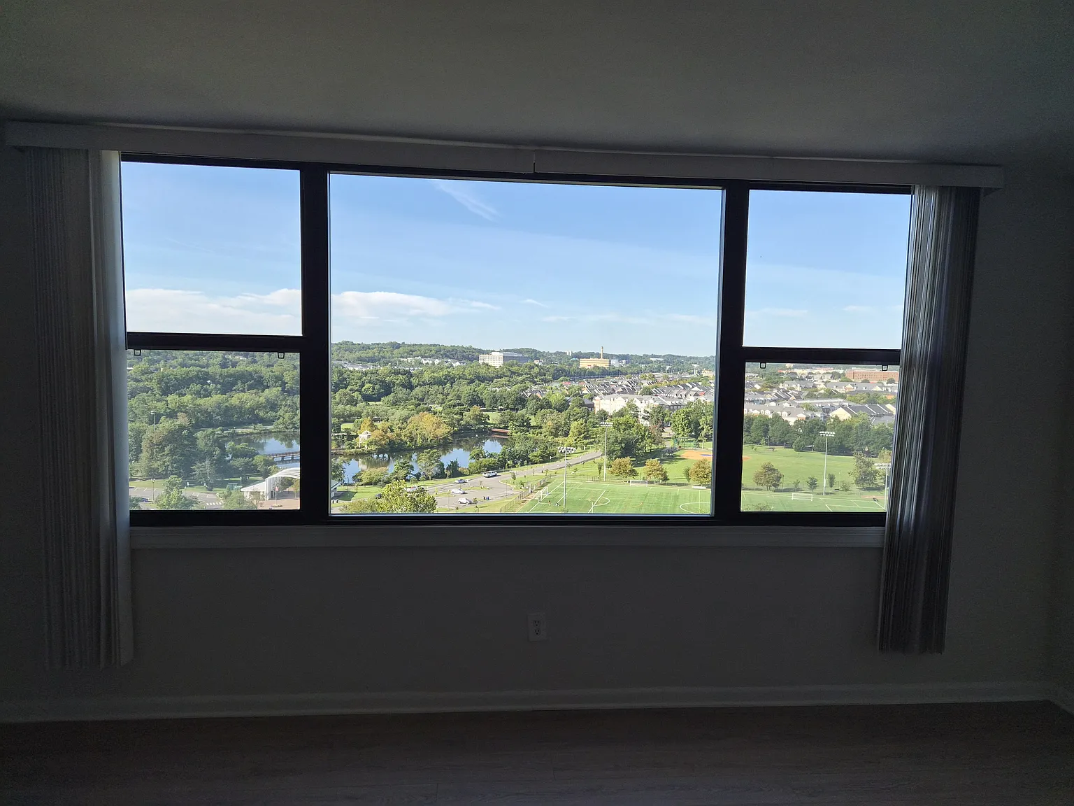 2 bed, 1140 sqft, $2,250 — Photo 2
