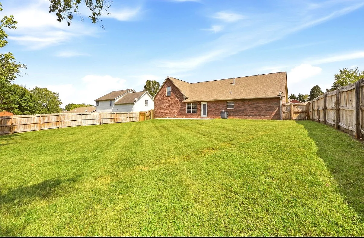 4 bed, 1960 sqft, $2,450 — Photo 4