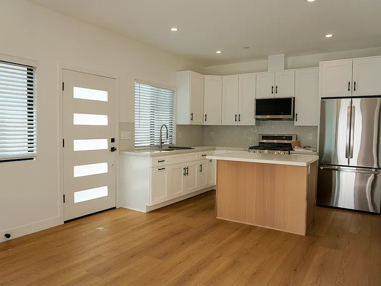 6453 Amigo Ave — Photo 10