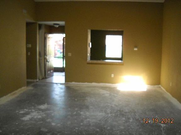 2nd image of 2408 LAKEVIEW Circle #8