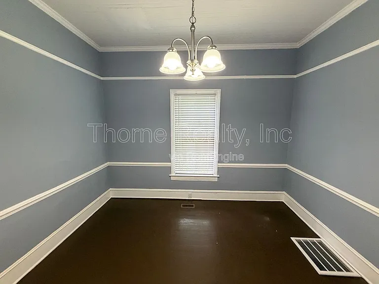 412 W Walnut St — Photo 14