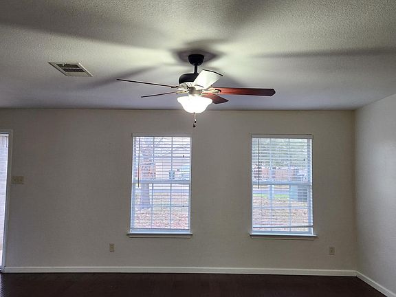3rd image of 208 Fall Creek Dr