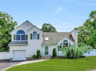87 Diamond St, Ronkonkoma, NY 11779