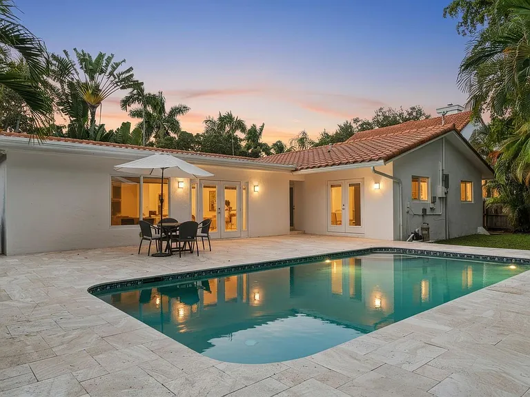 326 Seven Isles Dr — Photo 2
