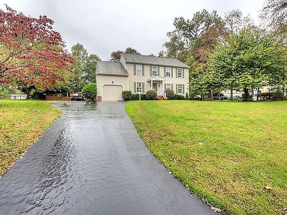2nd image of 9725 Dove Hollow Ln