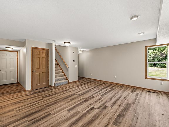 4th image of 833 Glen Rd